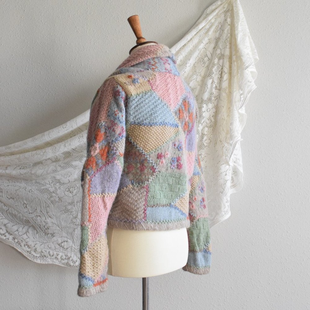 Vintage shetland wool sweater with a unique patch - Picture 4 of 8